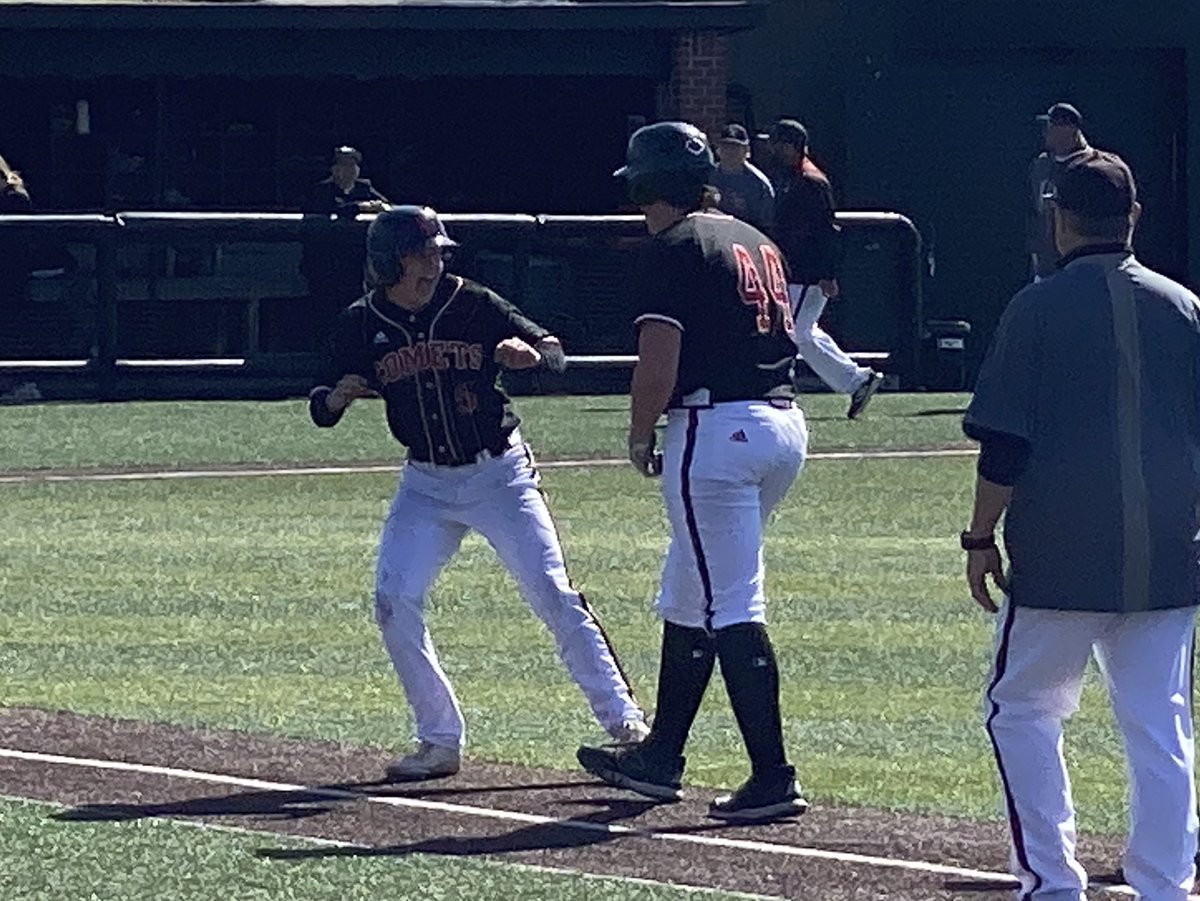 bkcometsBB's tweet photo. Comets get the walk off win over Rockhurst, MO today 7-6. 
@JacksonArchamb1 2-3, 2B, 2R @EThompson2022 2-3, 2B, 2R. BK plays a doubleheader tomorrow starting at 330pm (Blue Valley, KS &amp; Pryor). Tomorrow will also be senior day. Come see us at the BK Festival! https://t.co/us4MJttCQC
