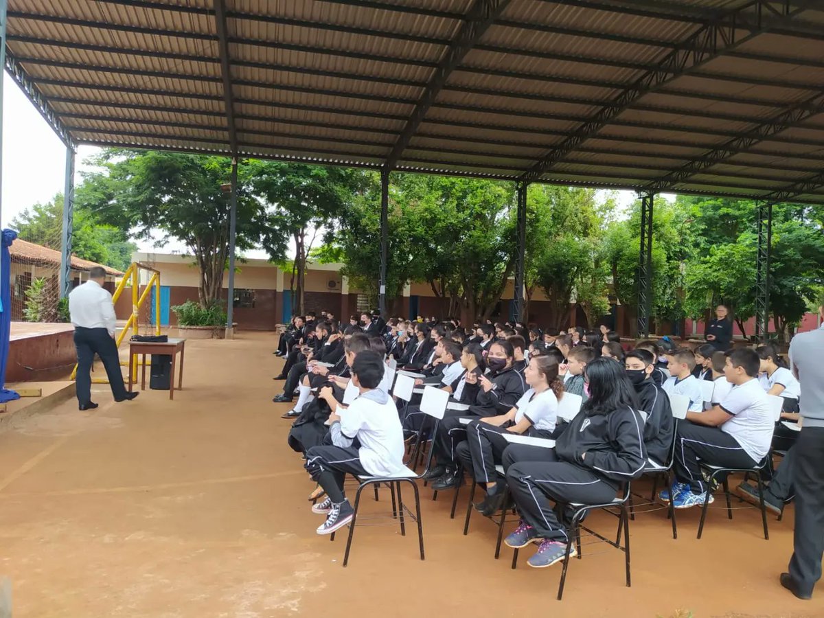 redescoolpy's tweet photo. También compartimos hoy con los alumnos del 7mo al 9no grado del Colegio Nacional Dr. Roberto L. Petit. 
La charla sobre #SemanaSanta 🙌🔝 https://t.co/Nb0zOJHNyA
