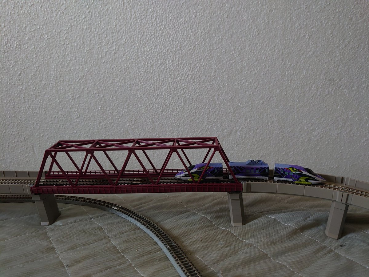 first_machine01's tweet photo. 単線立体交差セットが届いたから、さっそく組み立てて試運転なのだー(°∀°)
#ロクハン #Zゲージ #Zショーティー #500TYPE #エヴァ #新幹線 https://t.co/nWrE7SLLpr