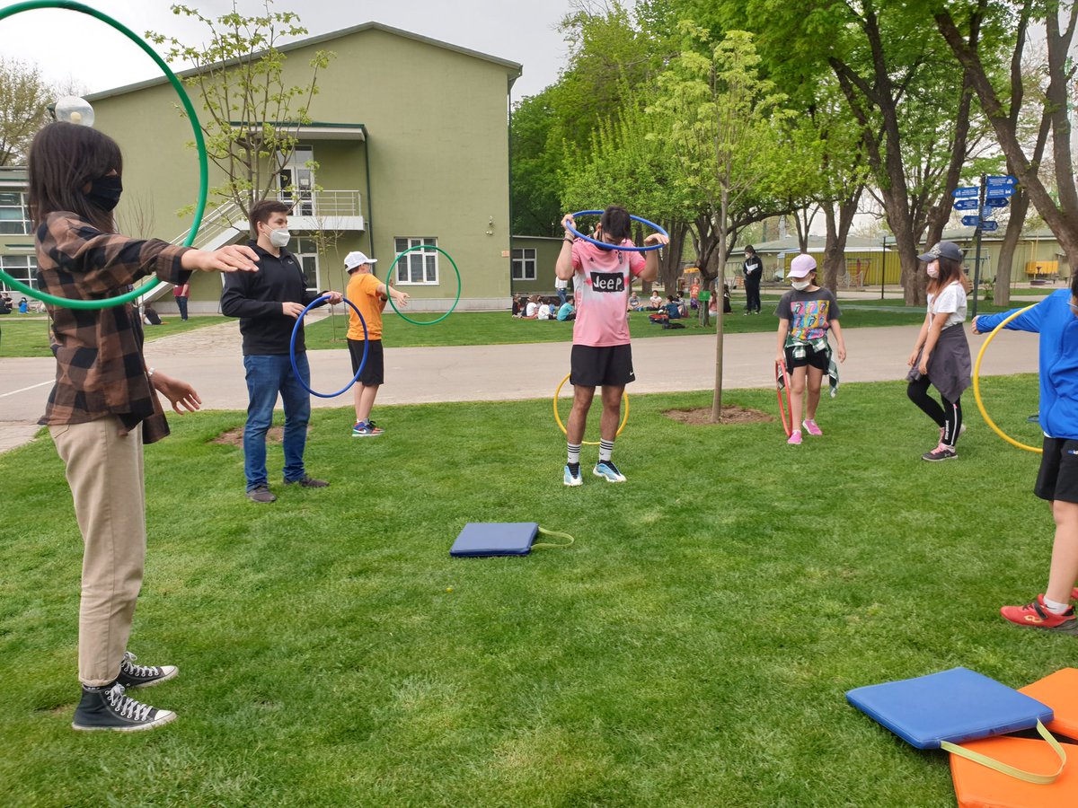 Elementary students connecting with graduating students #tashschool #graduatingclass