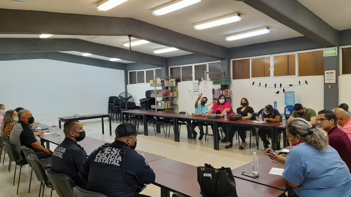 perlavaldezp's tweet photo. Con el fin de fomentar la participación ciudadana llevamos a cabo una reunión de trabajo con vecinos(as) de la Red Vecinal de #VillaBonita de donde surgieron excelentes propuestas. 

#Cajeme
#JornadasPermanentesPorLaPaz
@SonoraSeguridad 
@HAytoCajeme https://t.co/6TGsJ78QwU