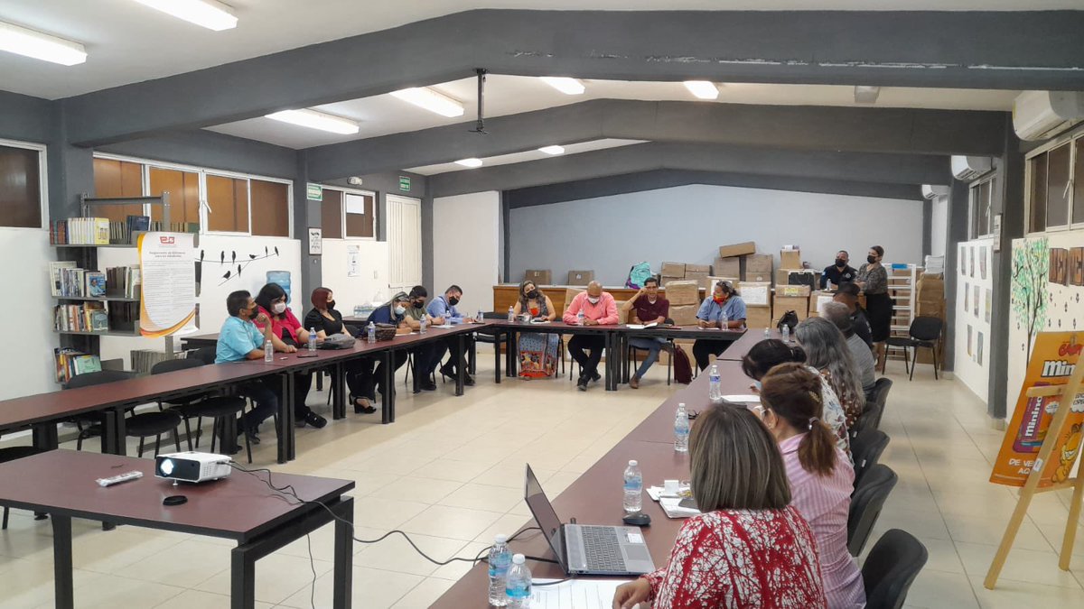 perlavaldezp's tweet photo. Con el fin de fomentar la participación ciudadana llevamos a cabo una reunión de trabajo con vecinos(as) de la Red Vecinal de #VillaBonita de donde surgieron excelentes propuestas. 

#Cajeme
#JornadasPermanentesPorLaPaz
@SonoraSeguridad 
@HAytoCajeme https://t.co/6TGsJ78QwU