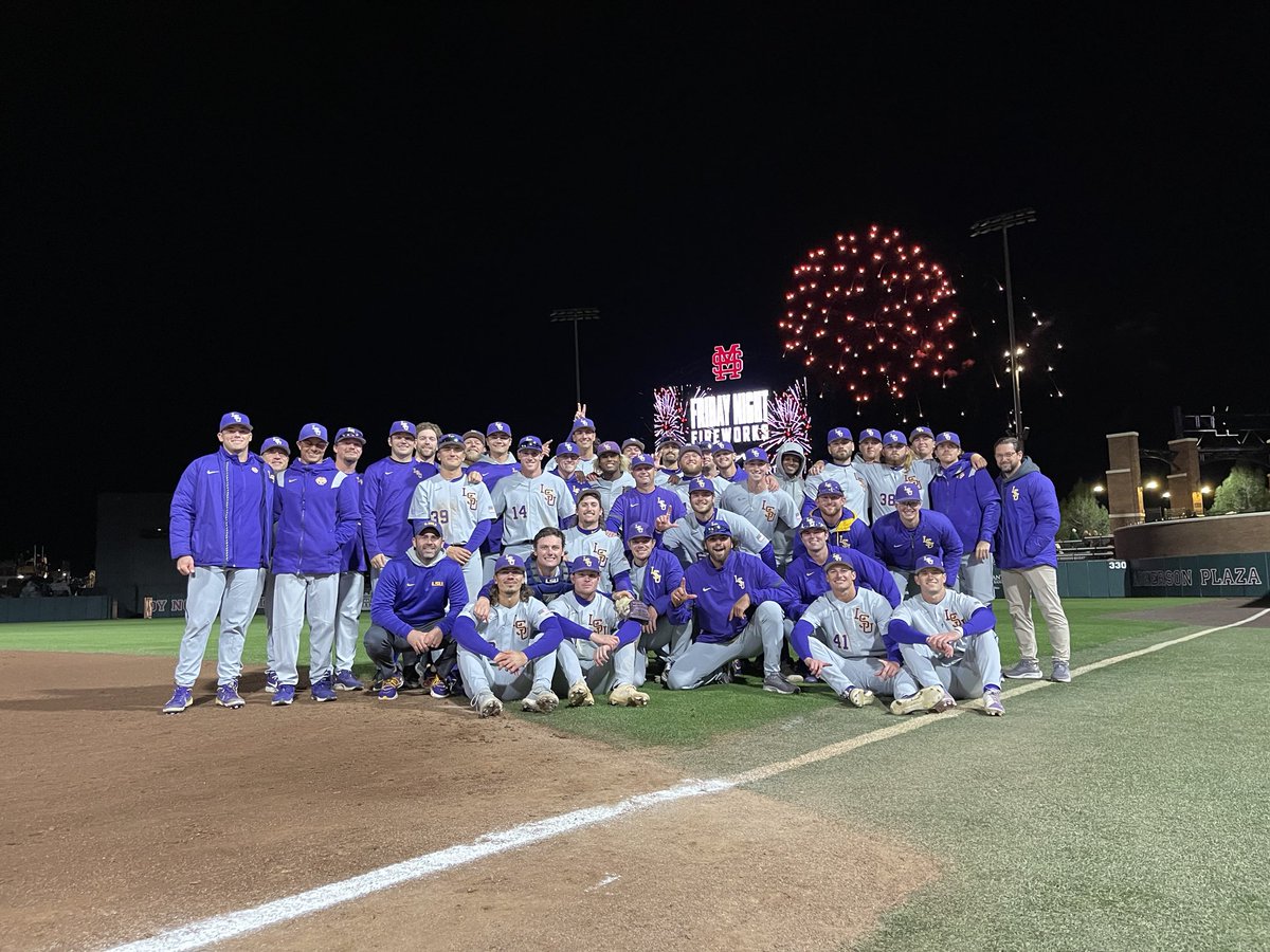 LSUCoachJ's tweet image. 5-2 Tigers! #No⏰#GeauxTigers 🐅