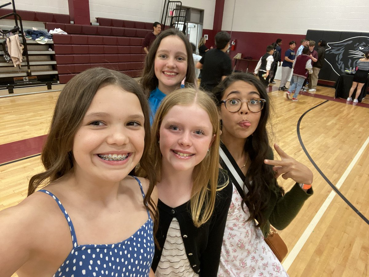 AmberDGonzalez's tweet photo. Spring Fling 🌼🌸🌺! @HumbleISD_TMS https://t.co/cIl7PinWbf