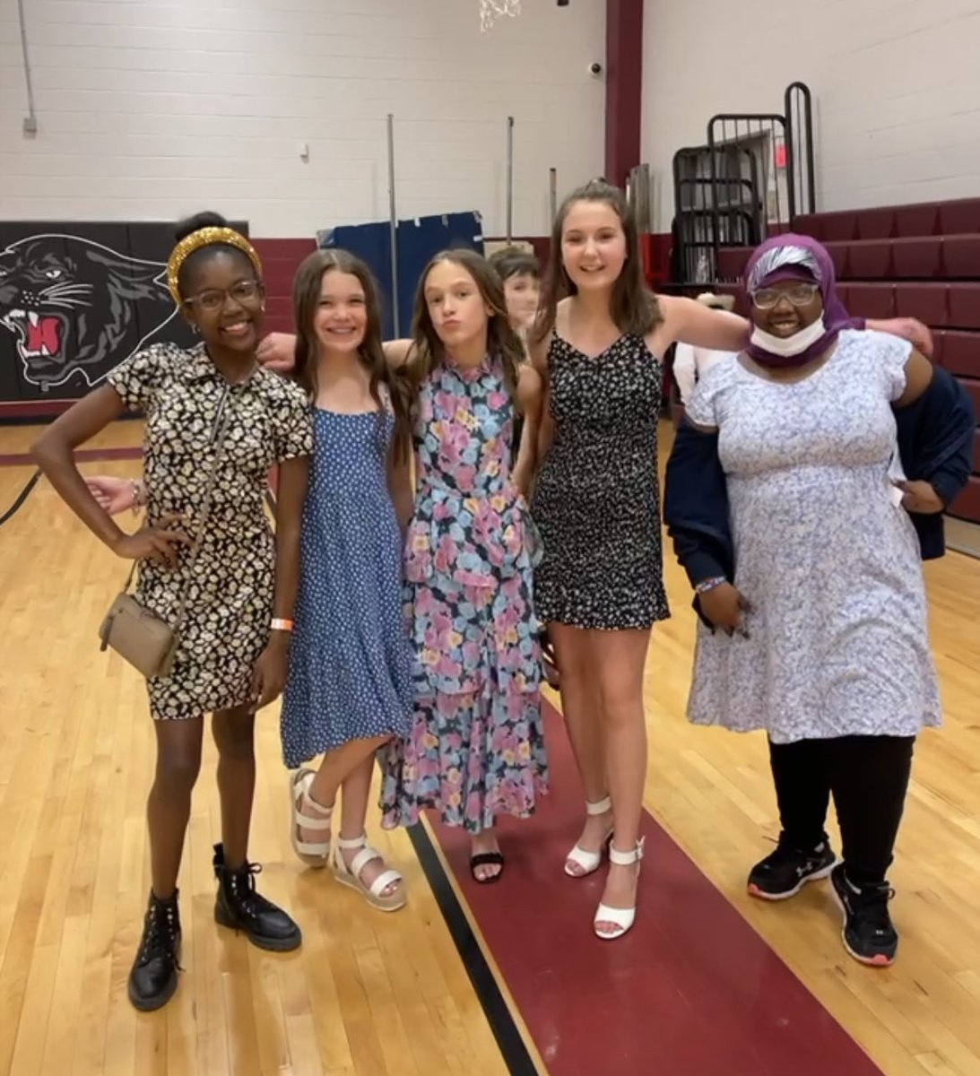AmberDGonzalez's tweet photo. Spring Fling 🌼🌸🌺! @HumbleISD_TMS https://t.co/cIl7PinWbf