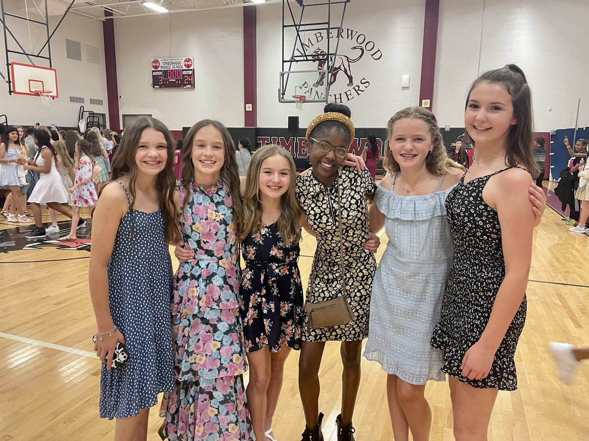 AmberDGonzalez's tweet photo. Spring Fling 🌼🌸🌺! @HumbleISD_TMS https://t.co/cIl7PinWbf