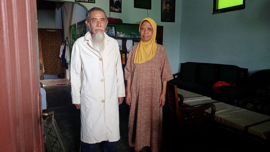 satukanalcom's tweet photo. Jejak KH Hasyim Asy'ari di #Kediri, Jubahnya Utuh Dirawat Warga Kapurejo
https://t.co/WFkP8bCCtW, Kabupaten #Kediri – KH Hasyim Asy'ari merupakan s ...
.
Baca selengkapnya : https://t.co/wZhpVczZUE
.
#HasyimAsyari #KHHasyimAsyari #NahdlatulUlama #PahlawanNasional #PonpesKapurejo https://t.co/lzrnWCfIlG