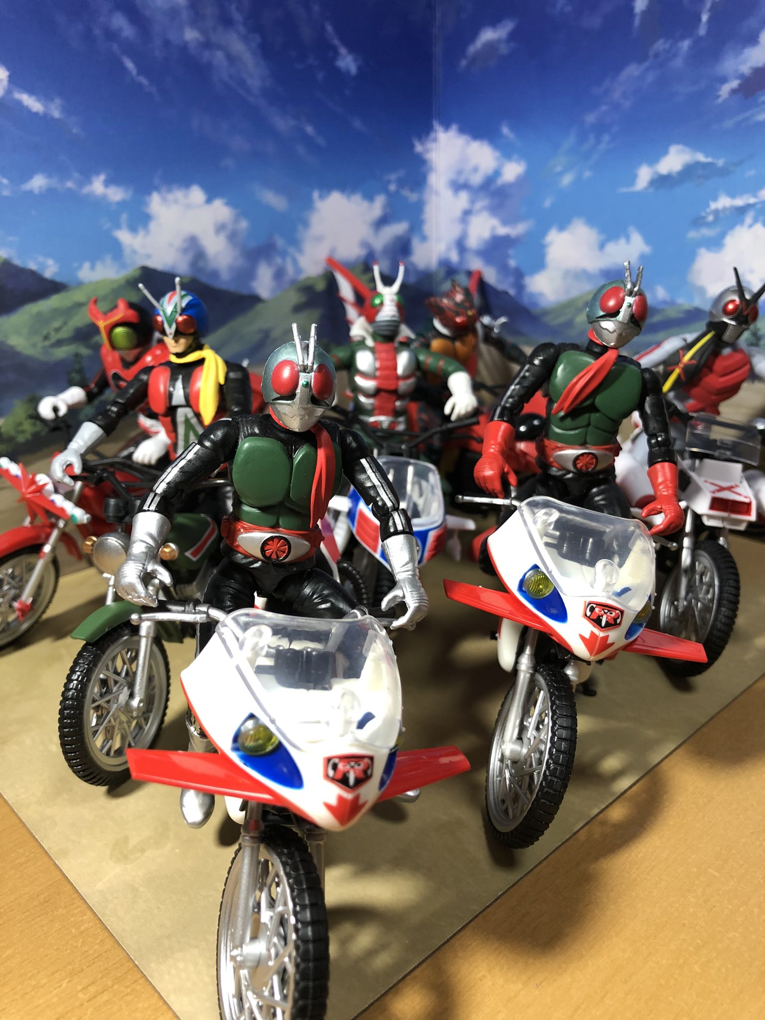 Jun Jun Channel 過去に上げましたyoutube動画ですが 是非ご視聴頂きたいです 7人ライダーと7台バイクを根気強く集めて動画にした私の傑作なものとなってます 宜しくお願いします 栄光の7人ライダー T Co Jsdcfn7zoc 仮面ライダー50周年