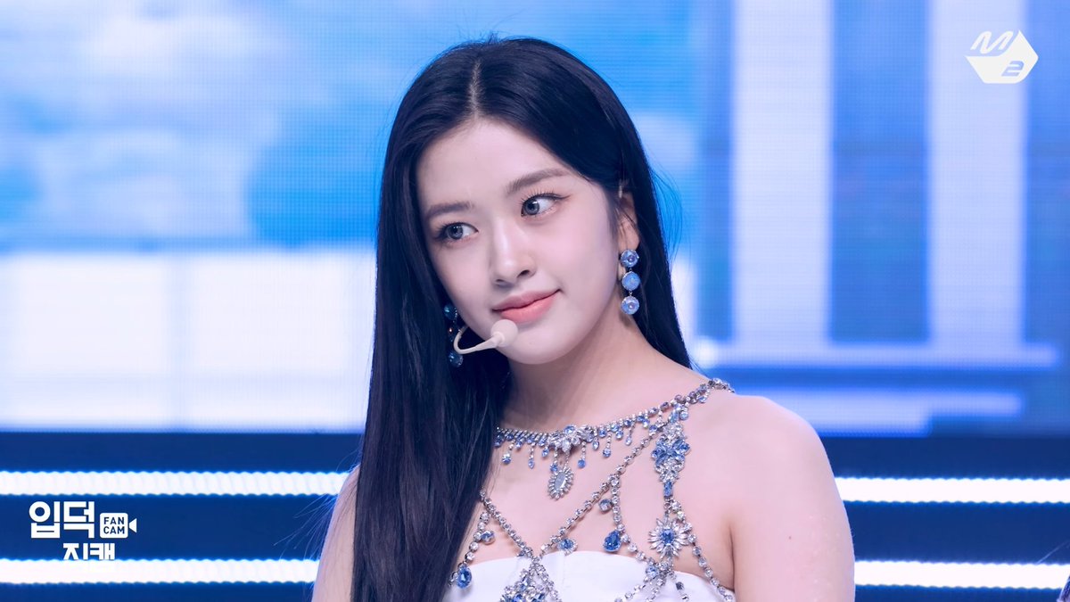 yujinsource's tweet photo. billion dollars baby https://t.co/oMPGqb9MeR