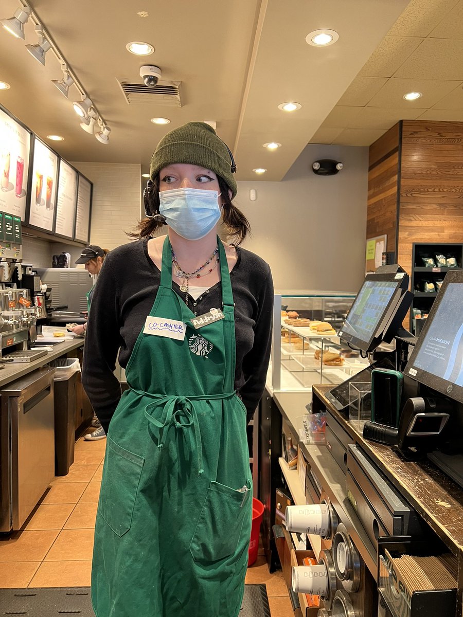 breaoshi01's tweet photo. CO-CASHIER?! https://t.co/NCy5yoU47f