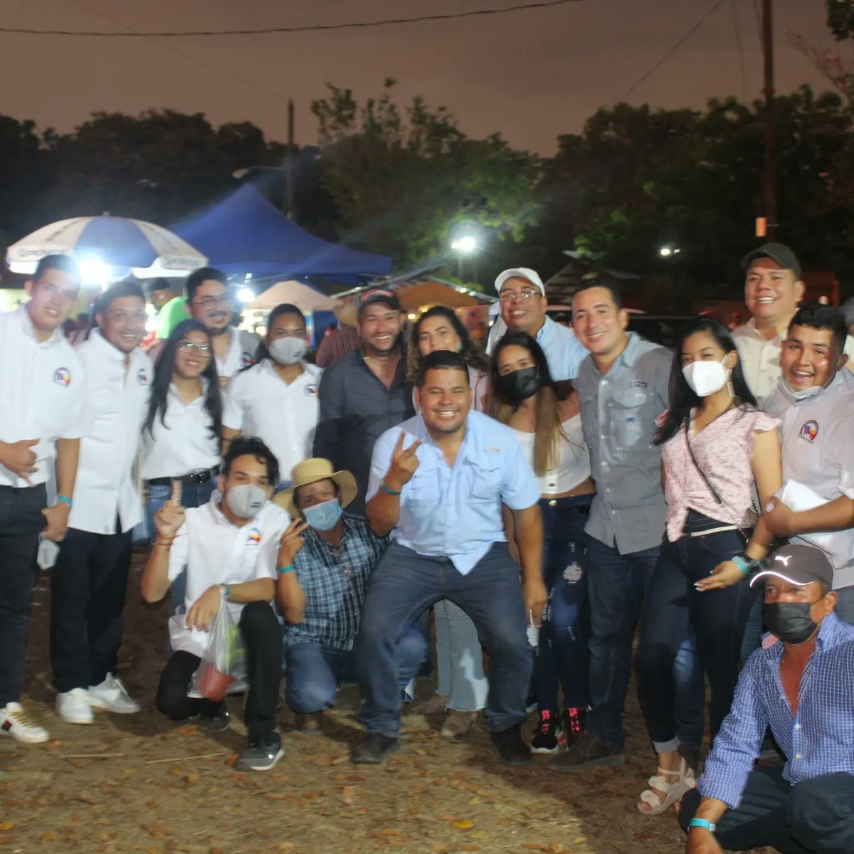 HREduardoPinzon's tweet photo. En compañía de jóvenes y adultos, visitamos la  #FeriaDeVeraguas con sede en Soná. @panamenistas
@BlandonJose @yamyletharauz @pabloacosta39 @Yeyxis @GLORIACAMANO @zairap_15 @AXELVEGA10 @expedito_cortes @KiimHernandez1 @jorgeherrerahd @HRAquilinoPinto https://t.co/FEkDR044GE