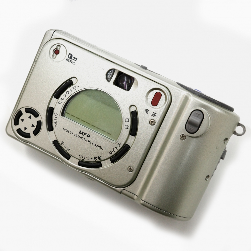 champcamera's tweet photo. 中古　#FUJIFILM #EPION 3000　¥2,200-
By #青葉台
このコンパクトさが嬉しいAPSフィルムカメラ！
背面のボタン配置が独特で、なんだか可愛いです。
当店では期限切れAPSフィルム販売中！現像・プリント・データ化も最短30分仕上げですので、お気軽にご利用ください◎
https://t.co/uPIyxi5WA9 https://t.co/xXqQFguftJ