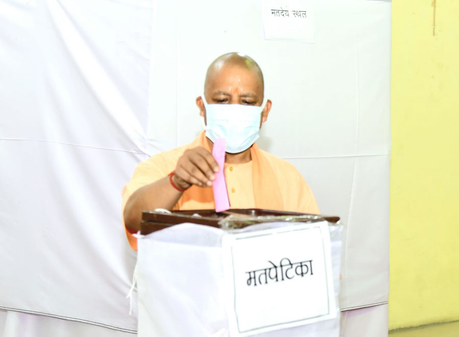 myogiadityanath's tweet photo. 'नए उत्तर प्रदेश' के निर्माण और सुशासन की विजय हेतु उ.प्र. स्थानीय प्राधिकरण निर्वाचन क्षेत्रों के विधान परिषद द्विवार्षिक चुनाव में गोरखपुर में मतदान कर अपने कर्तव्य का निर्वहन किया। https://t.co/m9NzQr9zra