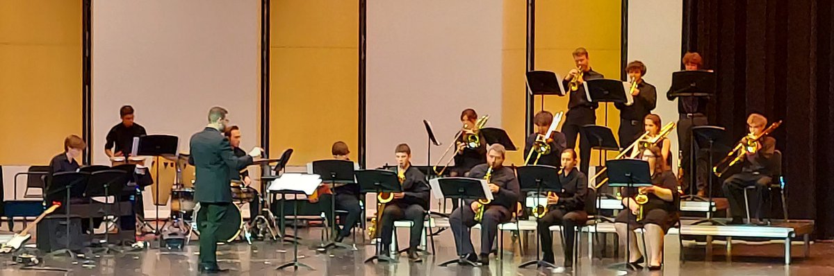 CLHSBAND's tweet image. Thanks for letting us share the stage at another OUTSTANDING Jazz at the Lake!