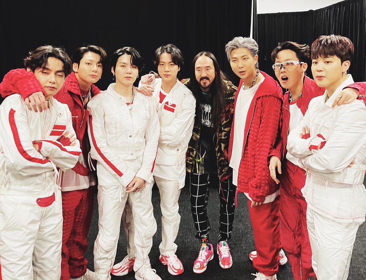RT @steveaoki: Ooops I forgot to wear red and white @BTS_twt https://t.co/OYHaOhNyOd