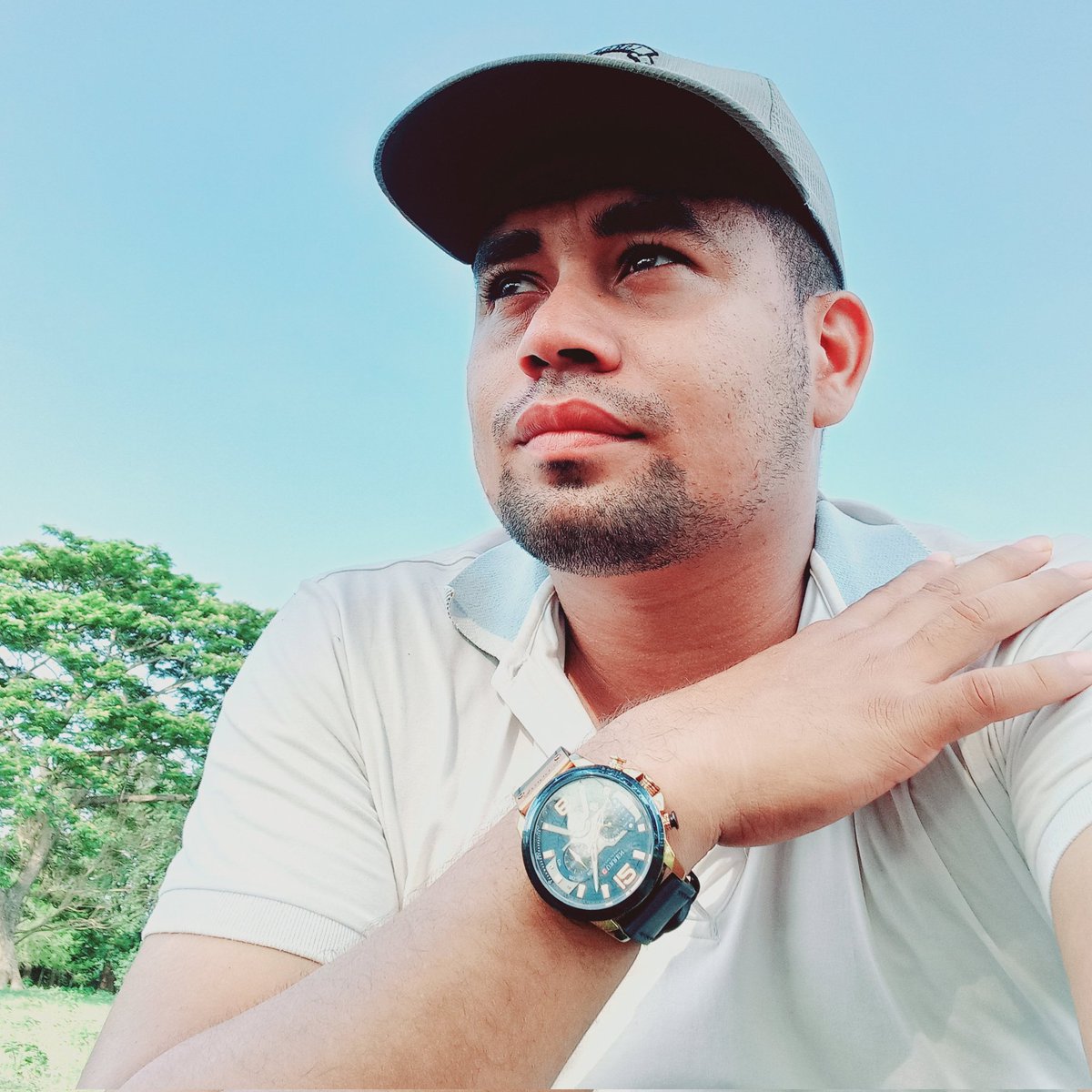 HKettyl's tweet photo. #NuevaFotoDePerfil https://t.co/ajD0Wg2cxK