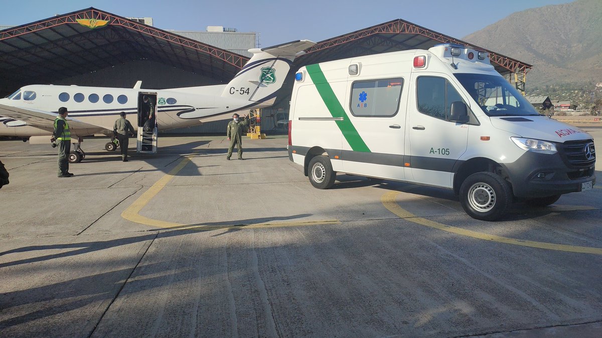 umocarpht's tweet photo. Unidad Médica operativa, Prefectura aérea y Centro Médico de Antofagasta, realizan en conjunto traslado de funcionario lesionado en acto del servicio, hacía nuestro Hospital institucional, dónde continuará su tratamiento. https://t.co/IxgjEwwWck