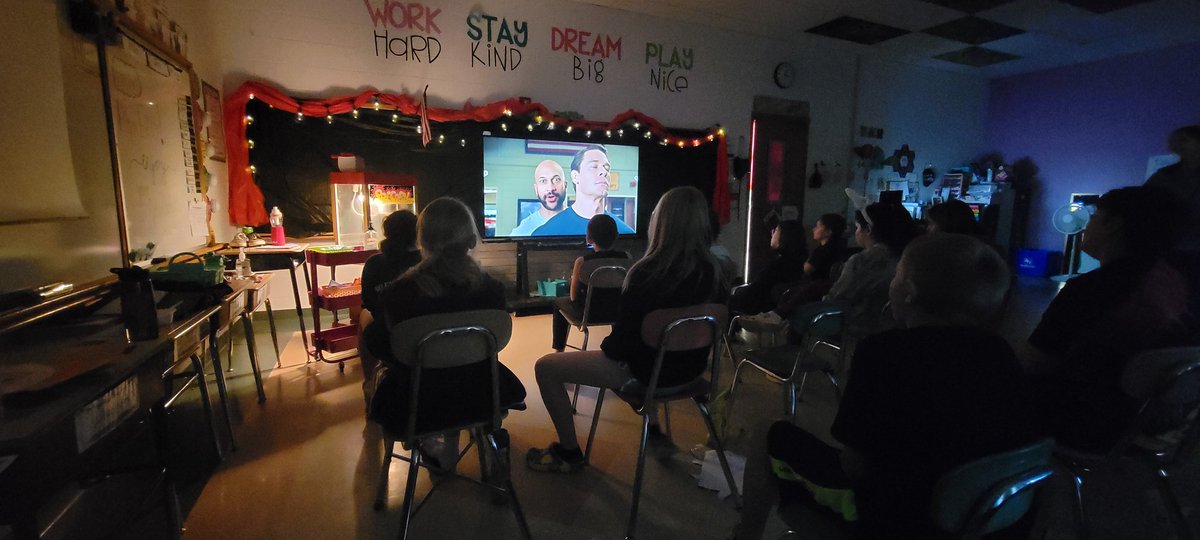 readinfourth's tweet photo. First ever mini #clasroomtransformation today. It was one just for a fun time before break. But, the wonder in the kids eyes when they saw it made me want to do more! https://t.co/PdhwEWaQnH