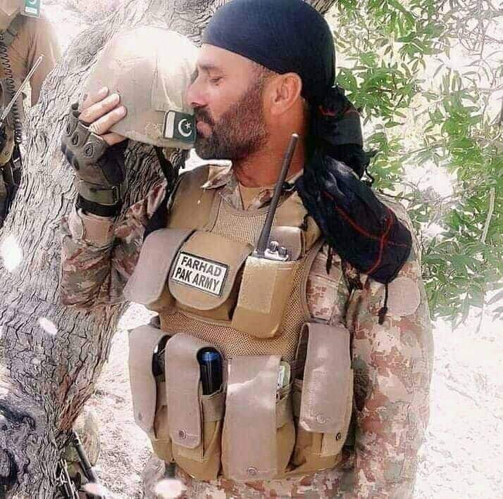 AliMuha53549047's tweet photo. خون میں ھو طاقت تو کرلوں گا حفا ظت سب کی 🇵🇰
میں نے سر عام اس وردی کی قسم کھاٸی ھے 🇵🇰💪
#_PAK_ARMY⚔️🇵🇰⚔️ https://t.co/tqUkAcYDRI