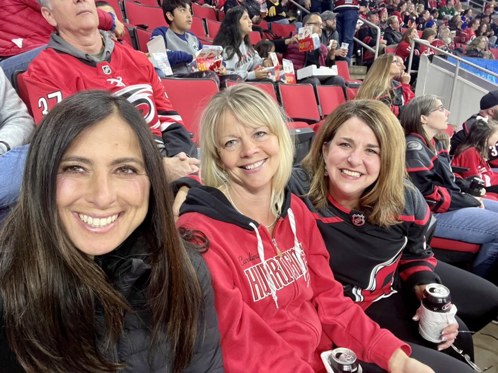 Gatorgrl91's tweet photo. My favorite place with my favorite girls!😍 #CARvsNYI #GoCanes #caniacsmiles #theirfirsthockeygame https://t.co/pUQqdAgoVu