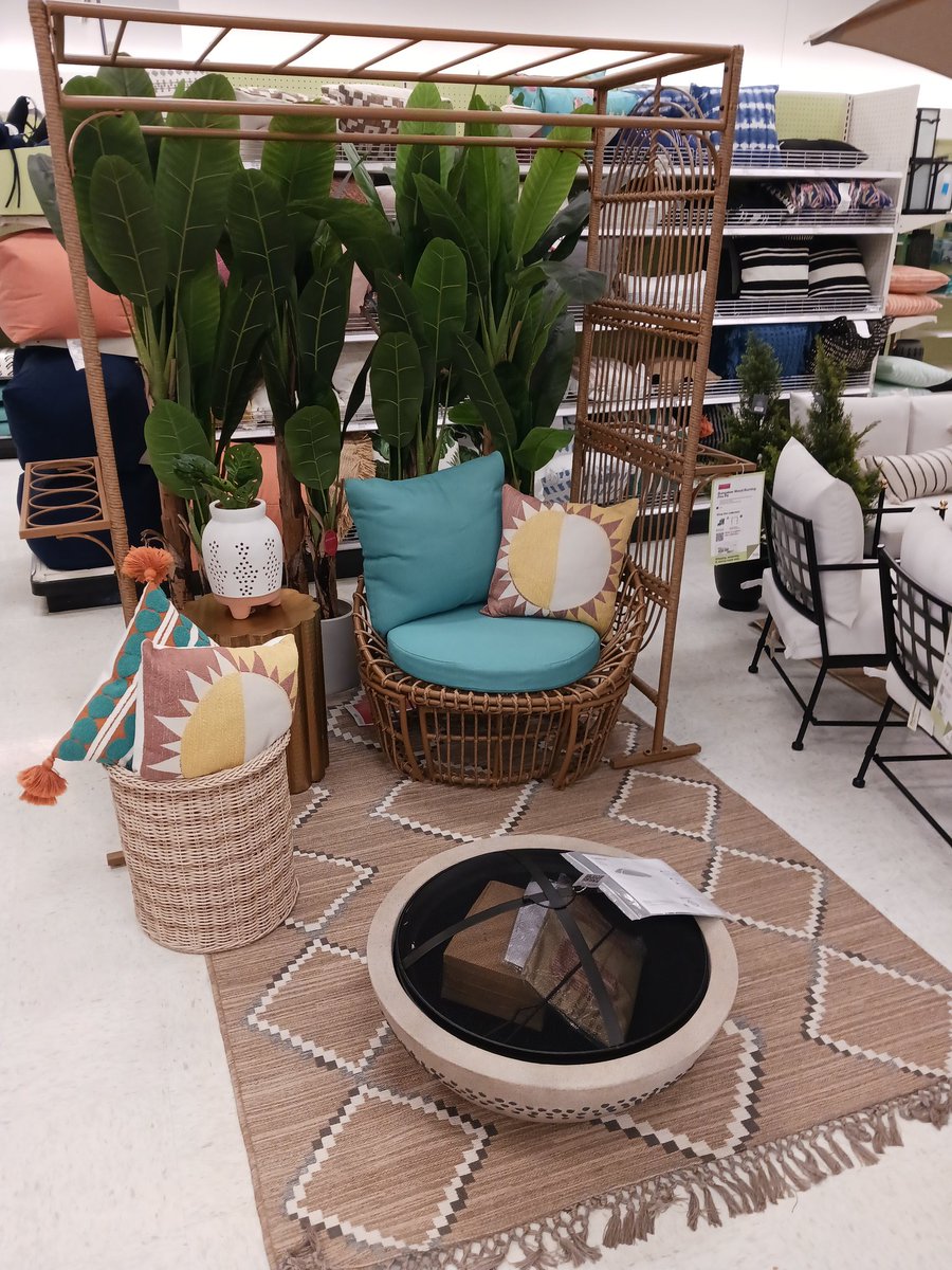 PutsNobody's tweet image. To all my neighbors, you got much flavor, this is how we do it! Huge shout out to the our new Spec. Lead, Danae! Your vignettes look beautiful &amp;amp; ohhh so brag worthy 😍😍 loving the elevation of visuals  &amp;amp; I'm so excited to get to partner with you on another visual area❤