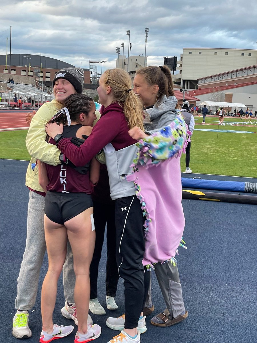 SIU_TrackXC's tweet photo. Kayla with a HUGE win in the women's steeple..its all smiles here! https://t.co/mZqiCNLzYq