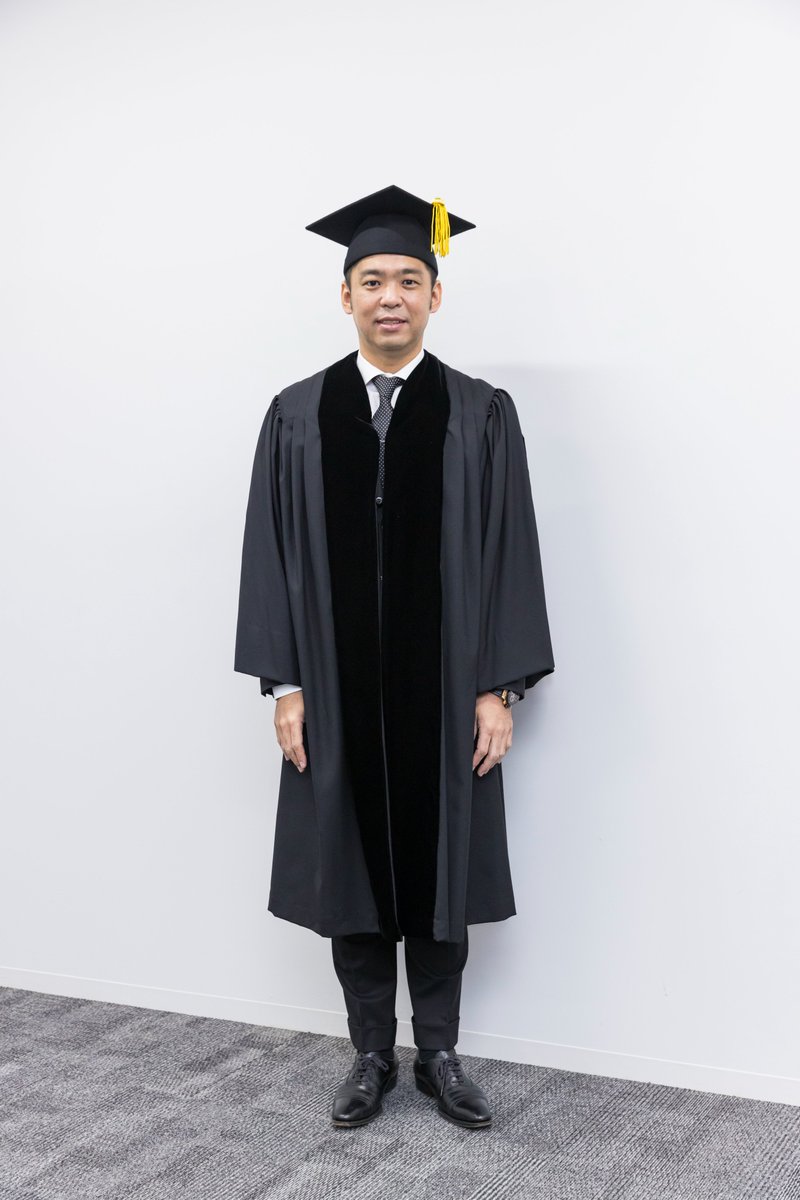 Koizumi's tweet photo. 大変名誉なことに母校である早稲田大学の入学式で祝辞挨拶の機会を頂戴しました。10分と短い時間で2つのメッセージをお伝えしました。学生のみなさんに少しは想いが届けばと思っています。https://t.co/pryjZZsumE https://t.co/YdgP40eVAp