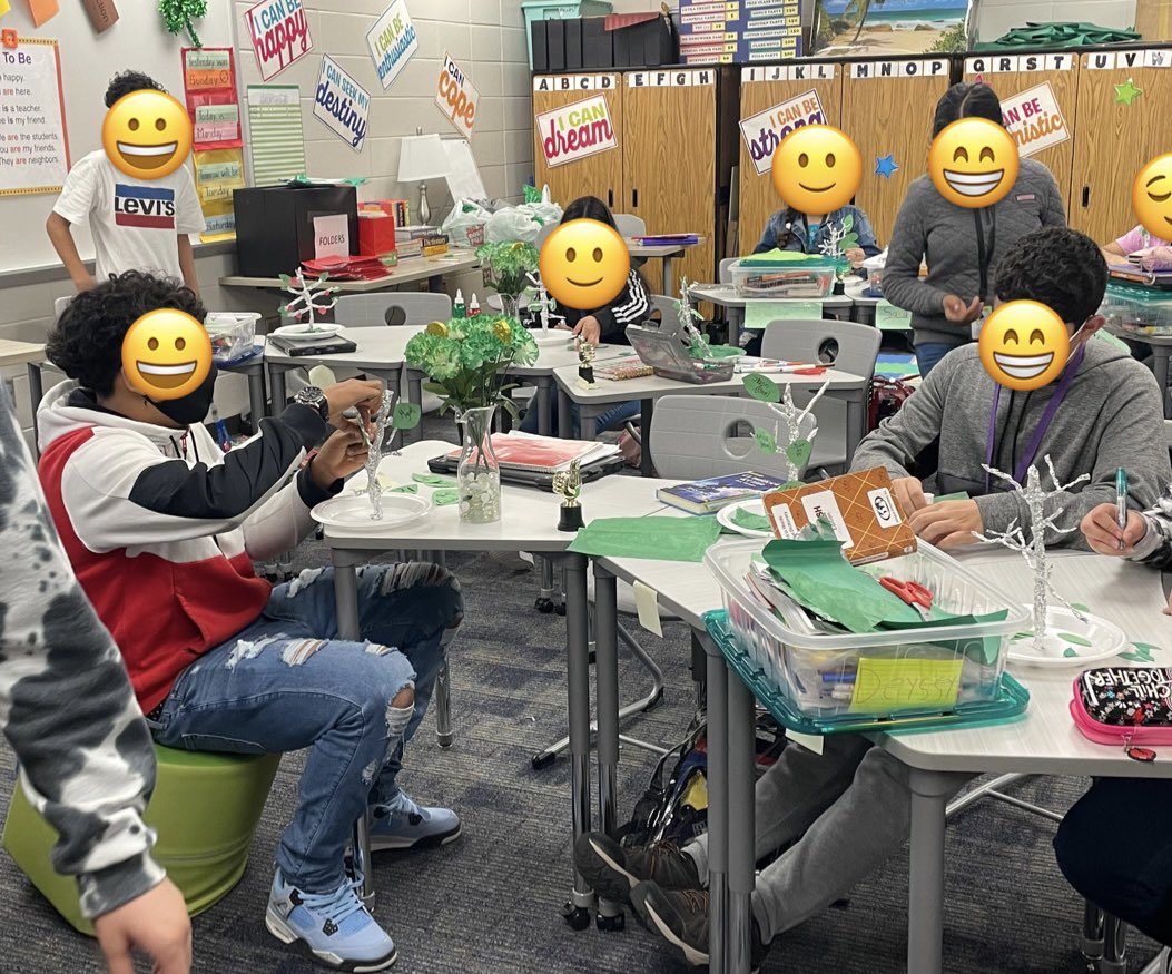 AEaglan08's tweet photo. If you havenβt been to the bayou to visit our NAC classrooms, you are truly missing out! Check out these family trees. Our scholars are growing daily! #GrowingGators @CampbellGators πβ¨ https://t.co/zpXEhDLH0r