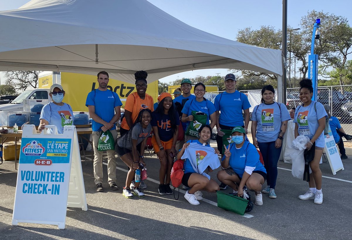 KSABeautiful's tweet photo. Volunteers are ready @SA_Sports #FiestaFitFest ♻️ #KeepSAbeautiful https://t.co/E8owlZfiK9