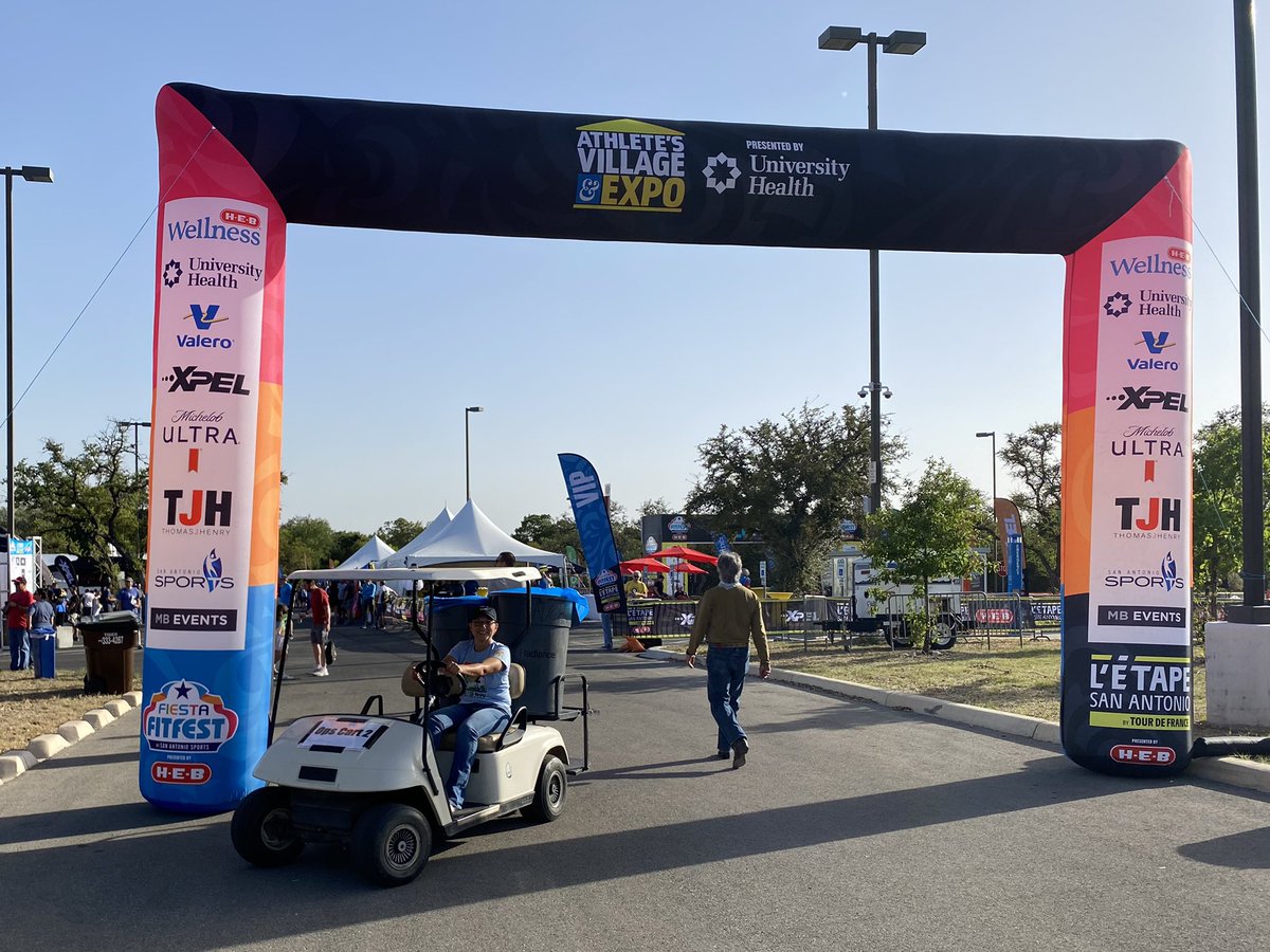 KSABeautiful's tweet photo. Volunteers are ready @SA_Sports #FiestaFitFest ♻️ #KeepSAbeautiful https://t.co/E8owlZfiK9