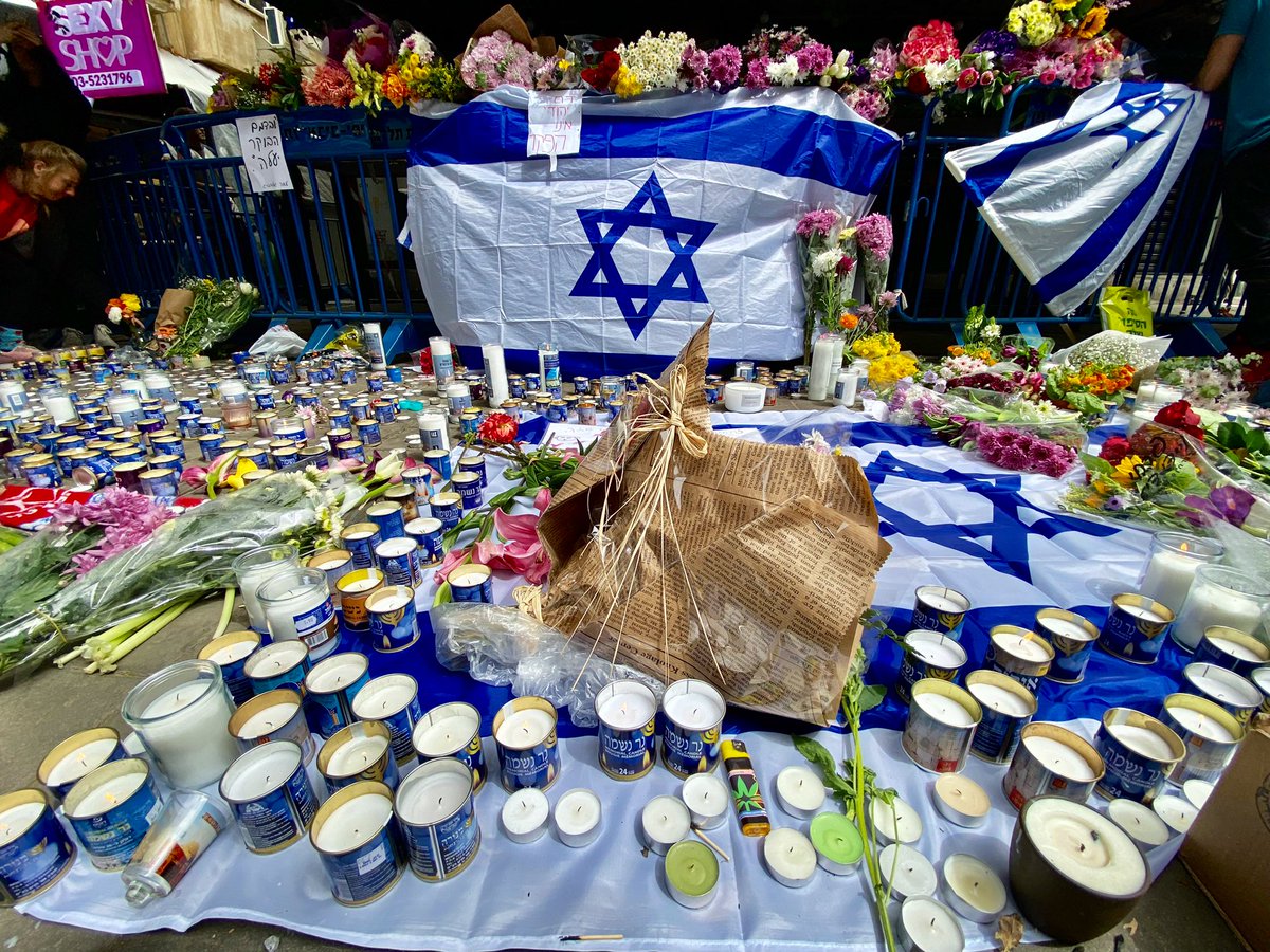 بالشموع وعلم إسرائيل، إتحد شعب إسرائيل مع عائلات ضحايا العملية الإرهابية في تل أبيب