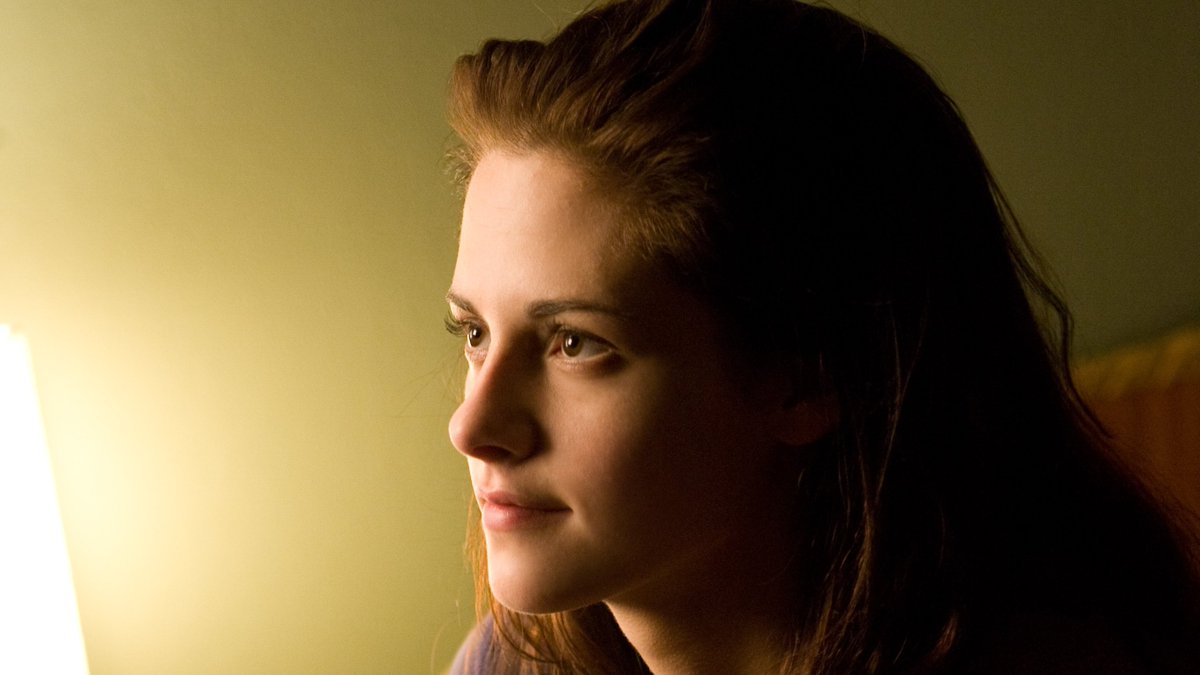 Twilight's tweet photo. every day i wake up so thankful that kristen stewart exists. happy birthday to a queen, an icon, my girl crush forever. i love you endlessly 💙 https://t.co/MoI15Af6dZ