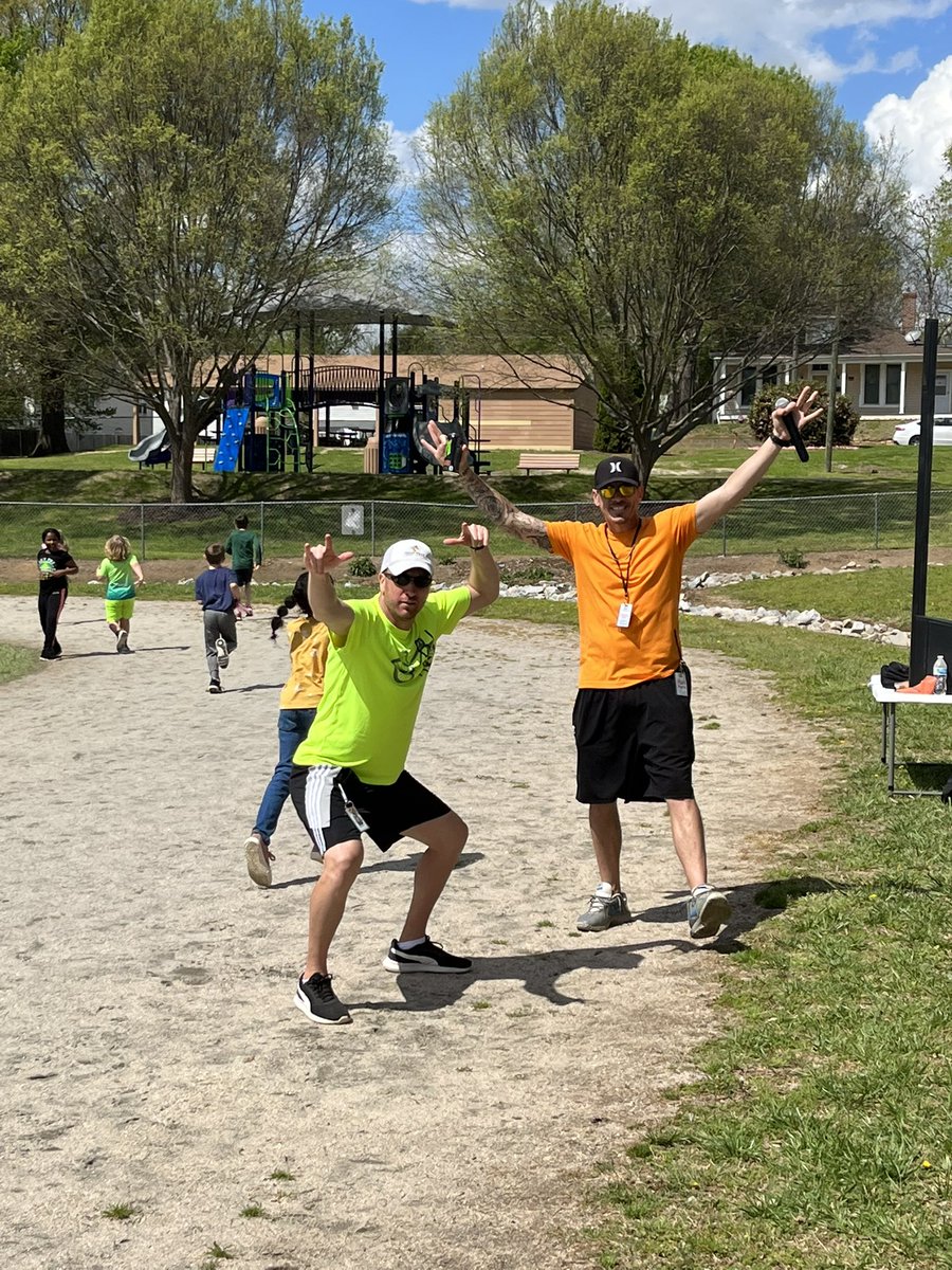 HunterPrincipal's tweet photo. We had a fantastic Moveathon today!  We raised money to enhance our outdoor learning spaces and facilities! @hunter_pta @CentralWCPSS @WCPSS #Rise #Shine #Soar 🏃‍♀️ 🏃‍♂️ 🏃 https://t.co/cVqYKlVLeD