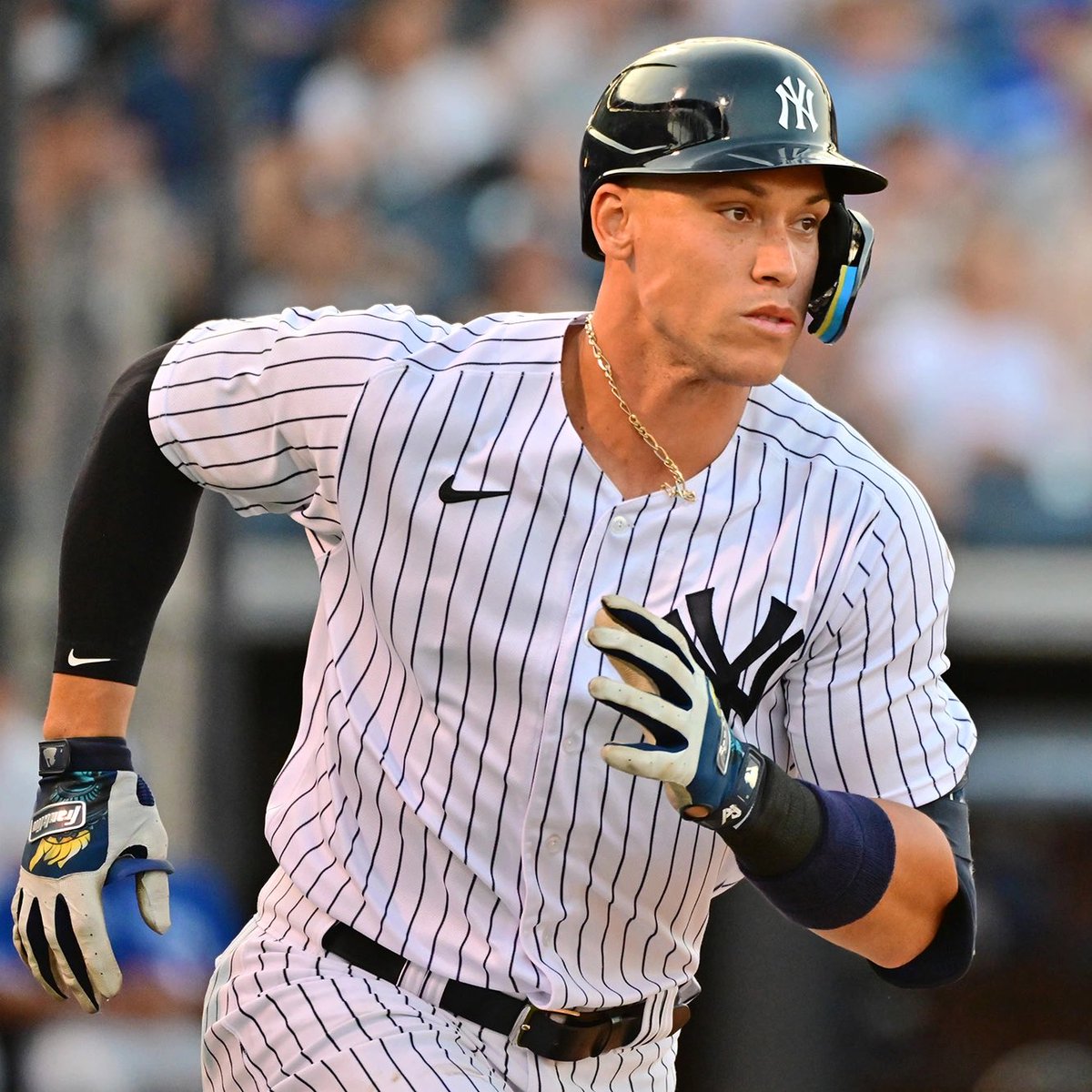 nyporchsport's tweet photo. Aaron Judge asked Brian Cashman to name five right fielders better than him before deal fell apart, source says:

“Cashman rattled names off right away and emphatically started with Juan Soto,” a source close to the Yankees said. “After the fifth name, he brought up Soto again.” https://t.co/CsiRLybU05