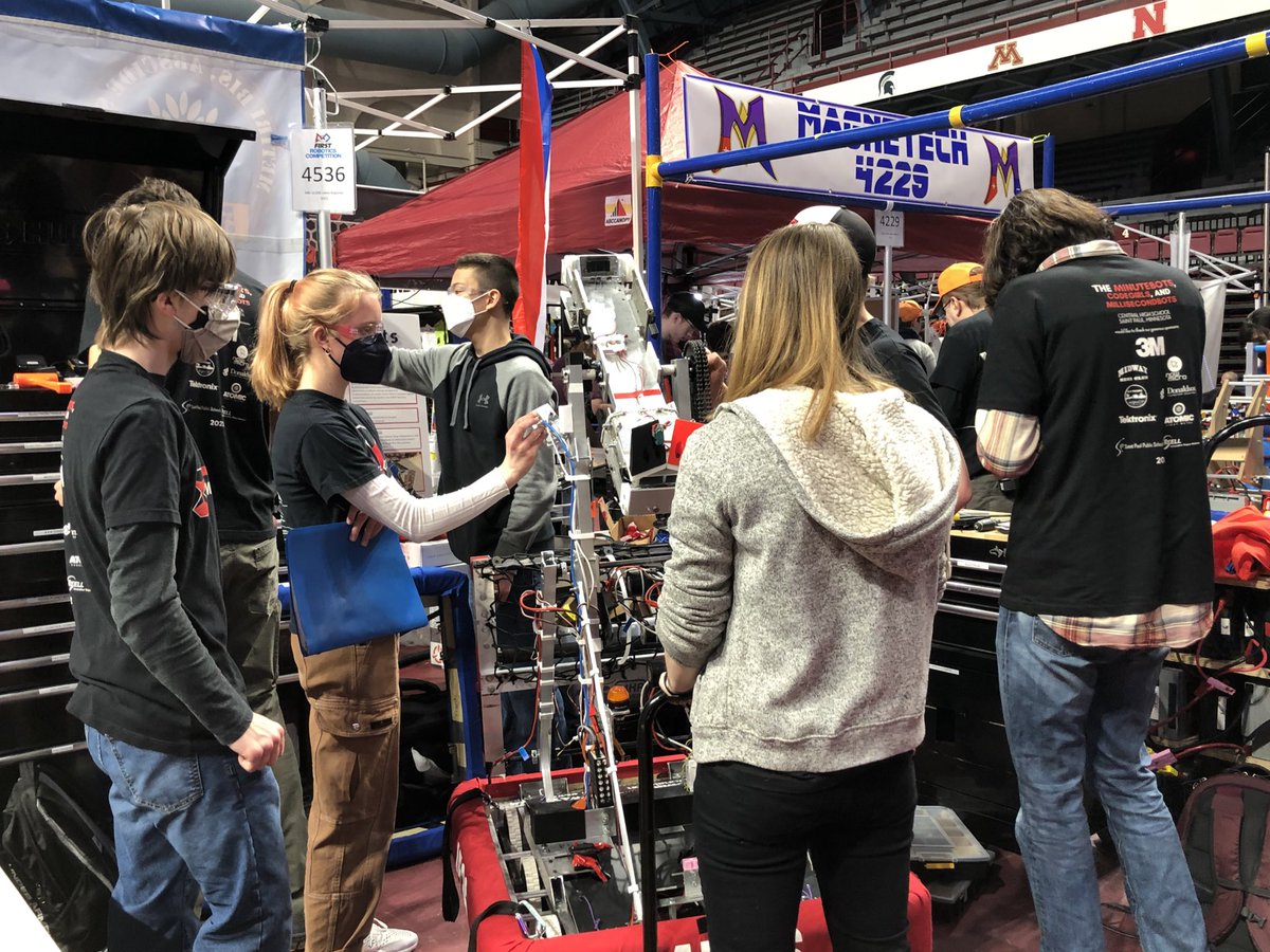 MinuteBots's tweet photo. We had a ton of fun at day two of the 10,000 Lakes regional tournament! We ended the day in 11th place after all our matches today. Thank you to all the amazing teams we allianced with!! https://t.co/qPpr2rC2QL