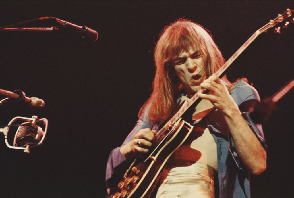 Happy birthday Steve Howe of  & Izzy Stradlin of  :Getty Images 