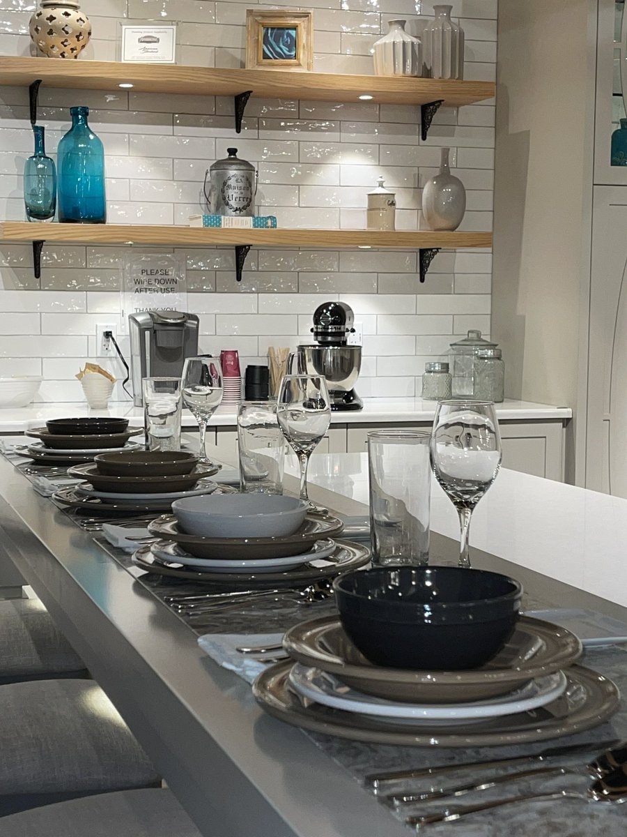 GCWKitchens's tweet photo. Getting ready for our STCCS fundraiser dinner at @GCWKitchens
#chefrosen #stccs #gcwkitchens #fundraiser #dinner 🥂 🍽 https://t.co/dLntnwr6pC