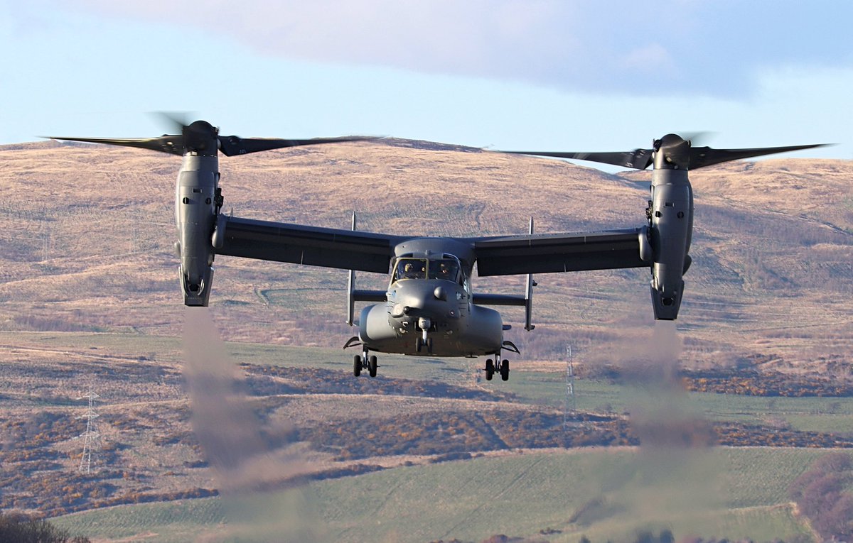 Eng1170's tweet photo. A nice visitor @GLA_Airport this evening, CV-22 Osprey from the 7th Special Ops Sqn @RAFMildenhall night stopping

#7SOS #RAFMildenhall #AvGeek #avgeeks #Osprey #aviationphotography #aviationdaily #Glasgowairport #SpecialOps #aviation #photooftheday #military #USAF @verticalmag https://t.co/n5t6nQsnDj