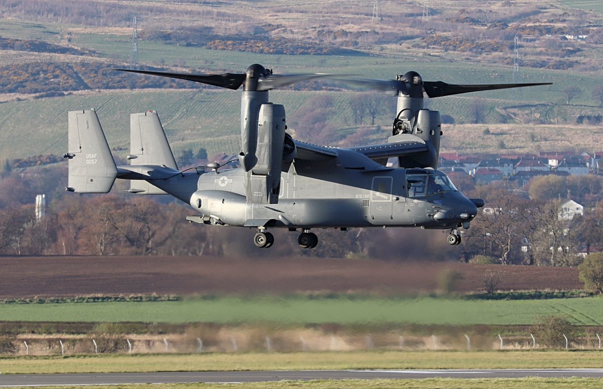 Eng1170's tweet photo. A nice visitor @GLA_Airport this evening, CV-22 Osprey from the 7th Special Ops Sqn @RAFMildenhall night stopping

#7SOS #RAFMildenhall #AvGeek #avgeeks #Osprey #aviationphotography #aviationdaily #Glasgowairport #SpecialOps #aviation #photooftheday #military #USAF @verticalmag https://t.co/n5t6nQsnDj