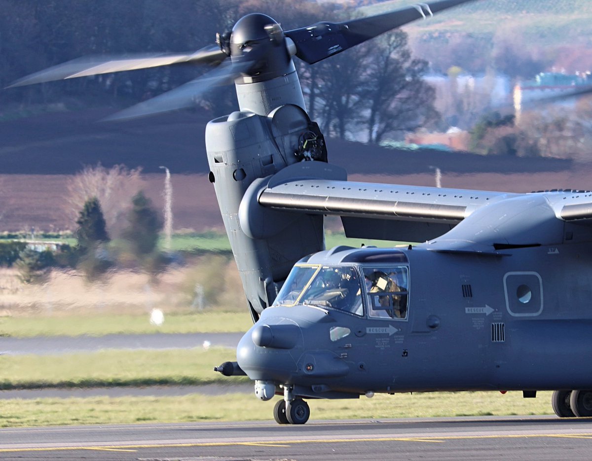 Eng1170's tweet photo. A nice visitor @GLA_Airport this evening, CV-22 Osprey from the 7th Special Ops Sqn @RAFMildenhall night stopping

#7SOS #RAFMildenhall #AvGeek #avgeeks #Osprey #aviationphotography #aviationdaily #Glasgowairport #SpecialOps #aviation #photooftheday #military #USAF @verticalmag https://t.co/n5t6nQsnDj