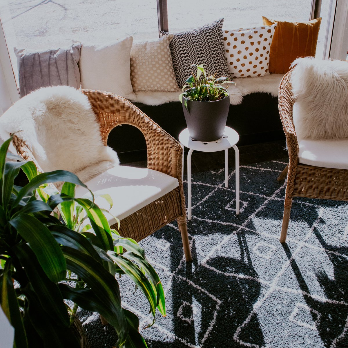 Who's ready to enjoy the weekend? ✋