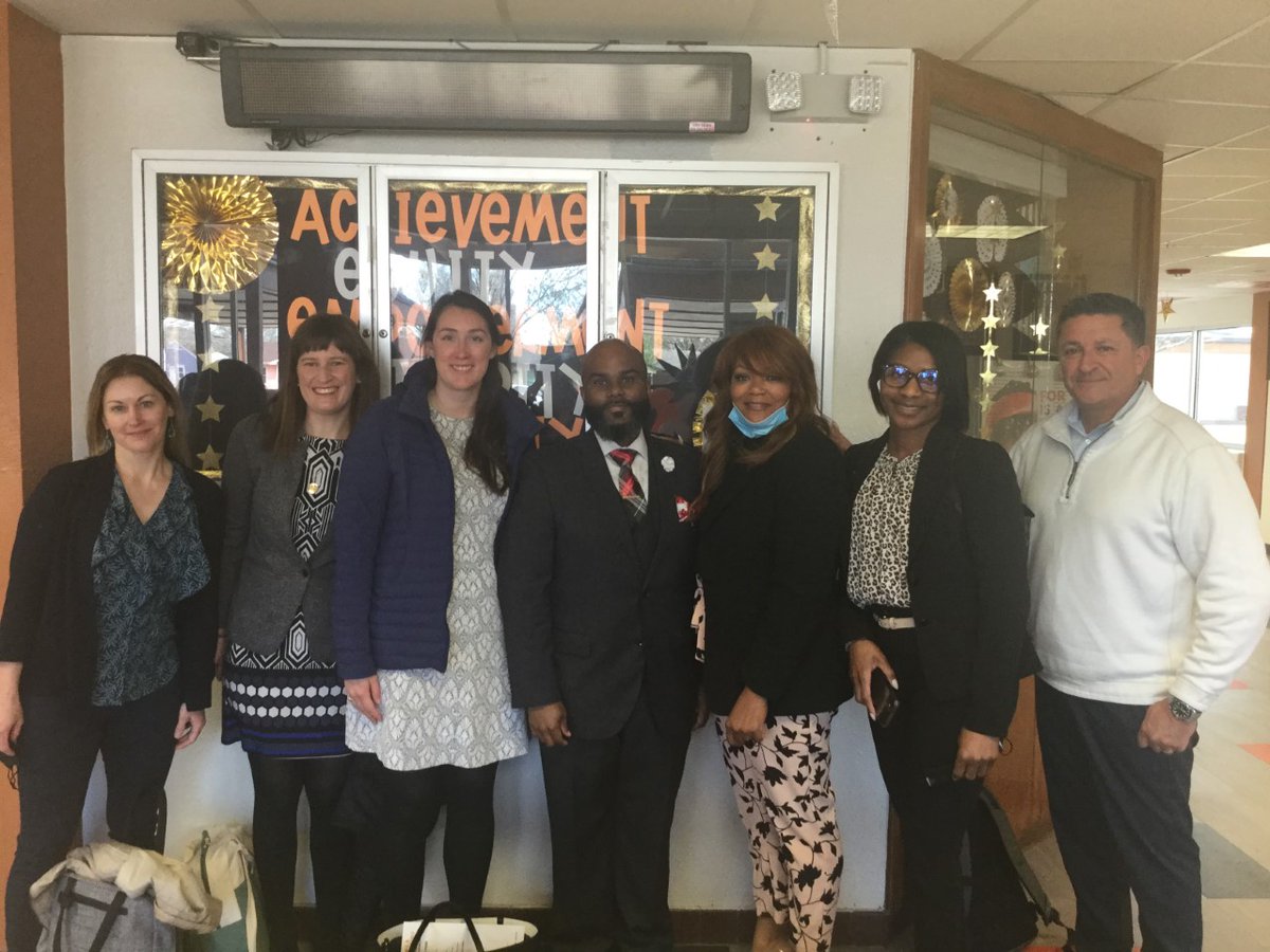 EB_Comstock's tweet photo. Thanks to members of the Student Engagement and Support Team, along with partners from Chiefs for Change, for visiting Comstock Middle School to see promising practices in action in the Reset Center. @dallasschools @SESN_Simmons @MrJChoice1 @dallasisdsel @MRamirezDISD @THuittDISD https://t.co/AoIphcuPiQ