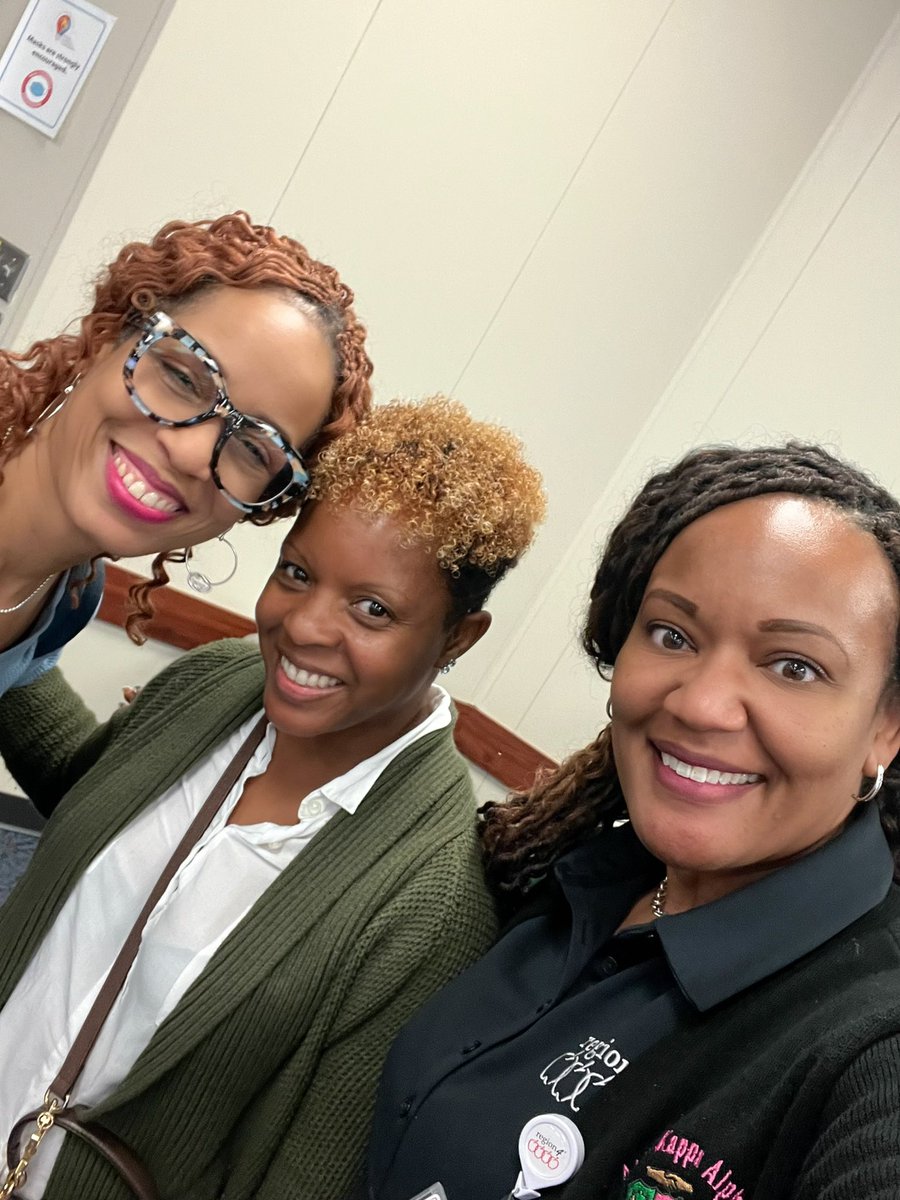 TiffTweets1014's tweet photo. Today was a good day! It’s always nice to run into my Sisters at work! They’re diags too!😄 SBIEP for Evaluators today. @akasorority1908 @Region4ESC @R4SpecialEd @R4Inclusive #DiagLife #Speducator #AKAeducator #educAKAtor💕💚 #ThankU4AttendingMyTiffanyTalk���� https://t.co/SJMEd9Iypy