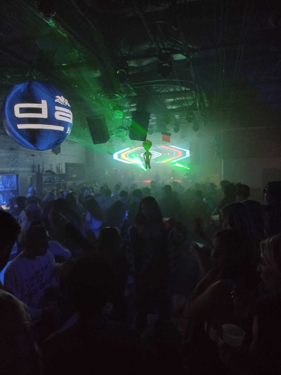 Trunk11291's tweet photo. Did your project throw a launch party for whitelist minters featuring @DJSCHEME_ anon? 👽 https://t.co/OYj5SKLNrz