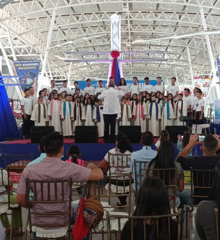 andrearochap's tweet photo. ⚠️(08/04) #Marcay Hoy se llevó a cabo el concierto "Camino a Getsemaní" en el CC @ParqueAviadores. Los Niños Cantores de #VillaDeCura, bajo la dirección del padre Salvador Rodrigo, interpretaron magistralmente un repertorio de música sacra, patrimonio de la Iglesia Católica.#8Abr https://t.co/PRUf004wfF