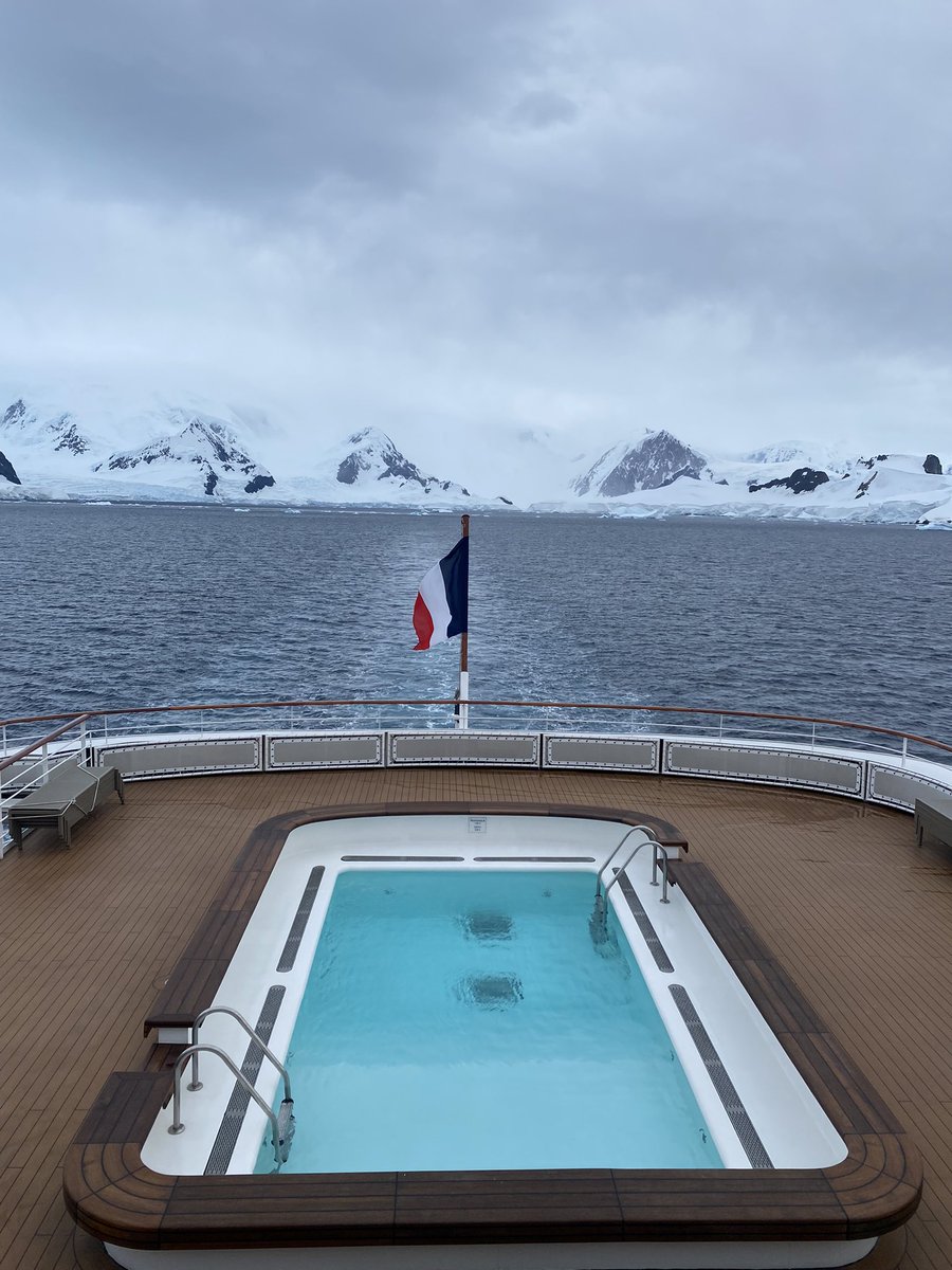mariongblt's tweet photo. Le grand retour en France c’est maintenant, après 6 mois à l’autre bout du monde je rentre enfin. 
Une aventure qui mérite d’être vécu. 
Alliant passion, travail, et voyage.⭐️ https://t.co/wXdRTAb2jR