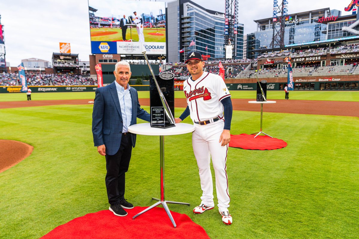 Braves's tweet photo. Silver and Gold 🤩

#ForTheA https://t.co/Il3S0sXZta