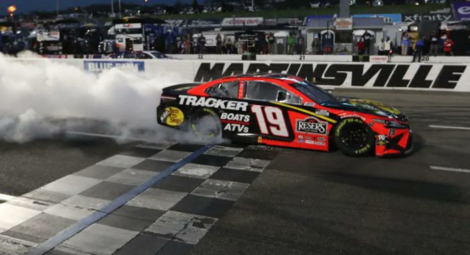Armakleen's tweet photo. Tomorrow night Martinsville Speedway will be hosting the first scheduled night race of the 2022 NASCAR Cup Series season. Here is the scoop on Martinsville, including story lines, track history and more. #NASCAR #autorace  https://t.co/QFzOYmam1A https://t.co/gBbRpqe0tu