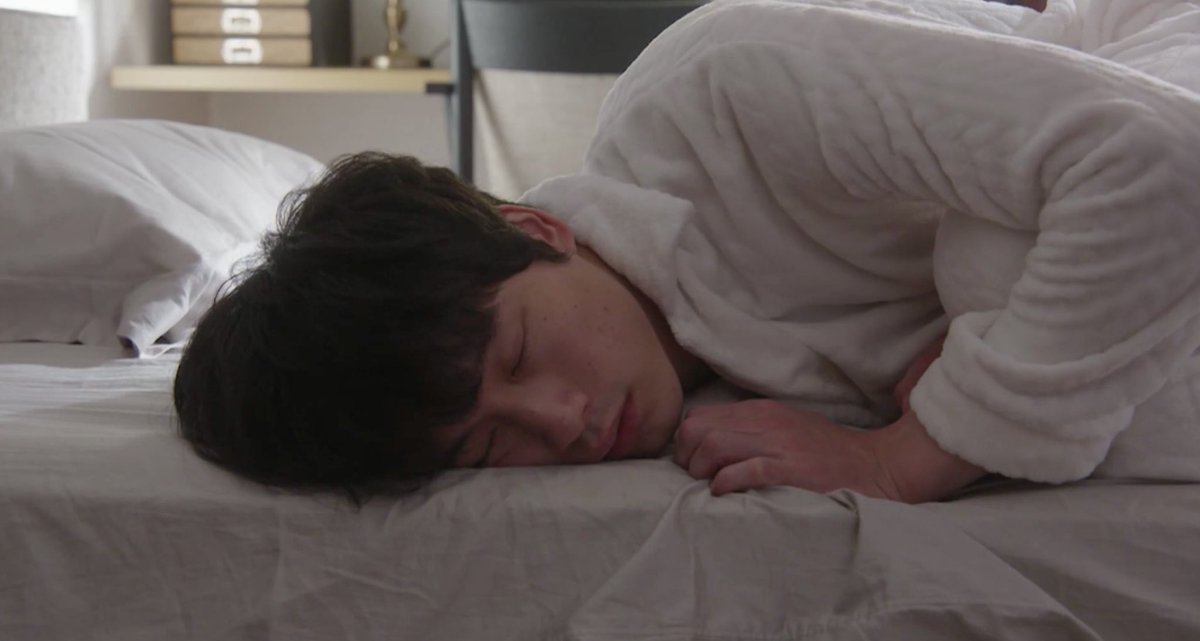 모모세 슈의 별안간 취침 자세에 피식 웃고마는 나란 녀석...... ㅠ