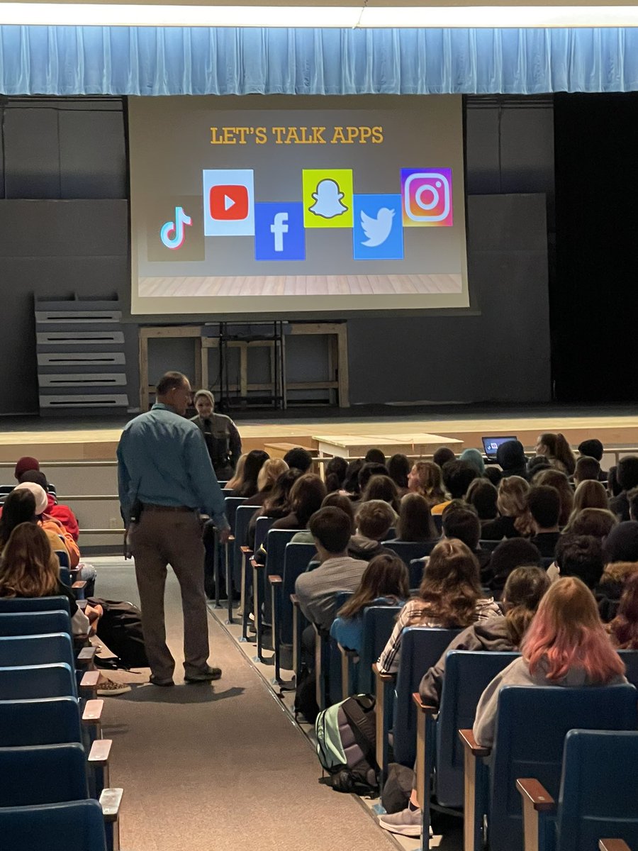 wallkillshs's tweet photo. Special thanks to Trooper Watt from the New York State Police for presenting to our Panther students today about how to appropriately use social media!
#useitforgood https://t.co/kMK8q7p2Pq